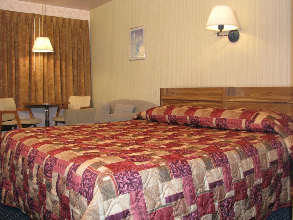 Motel St Moritz แซ็ง-อากาท-เด-มง ภายนอก รูปภาพ
